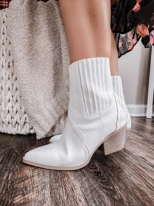 The Montana White Boots Final Sale